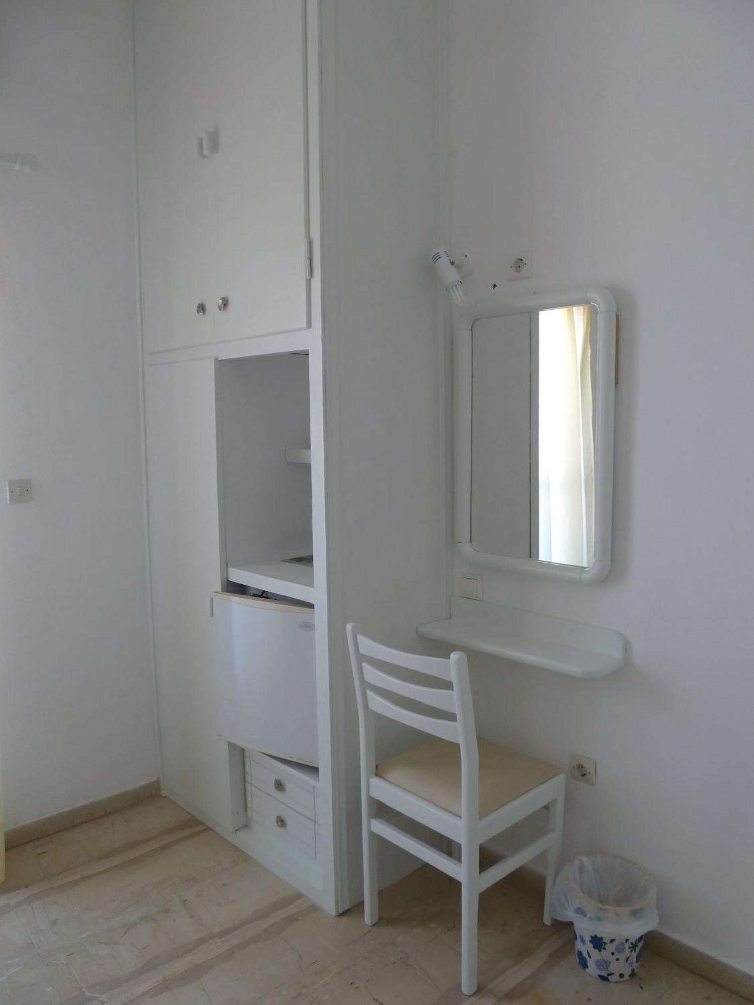 Four Seasons Rooms & Apartments 이오스 코라 외부 사진