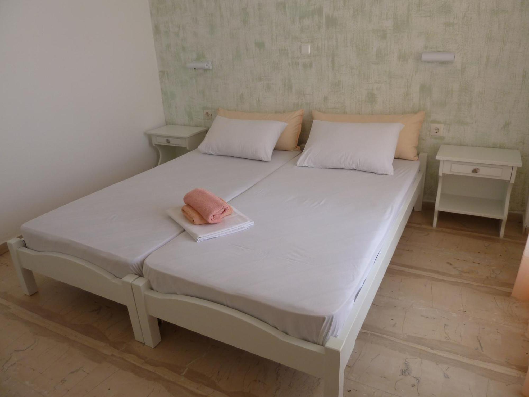 Four Seasons Rooms & Apartments 이오스 코라 외부 사진